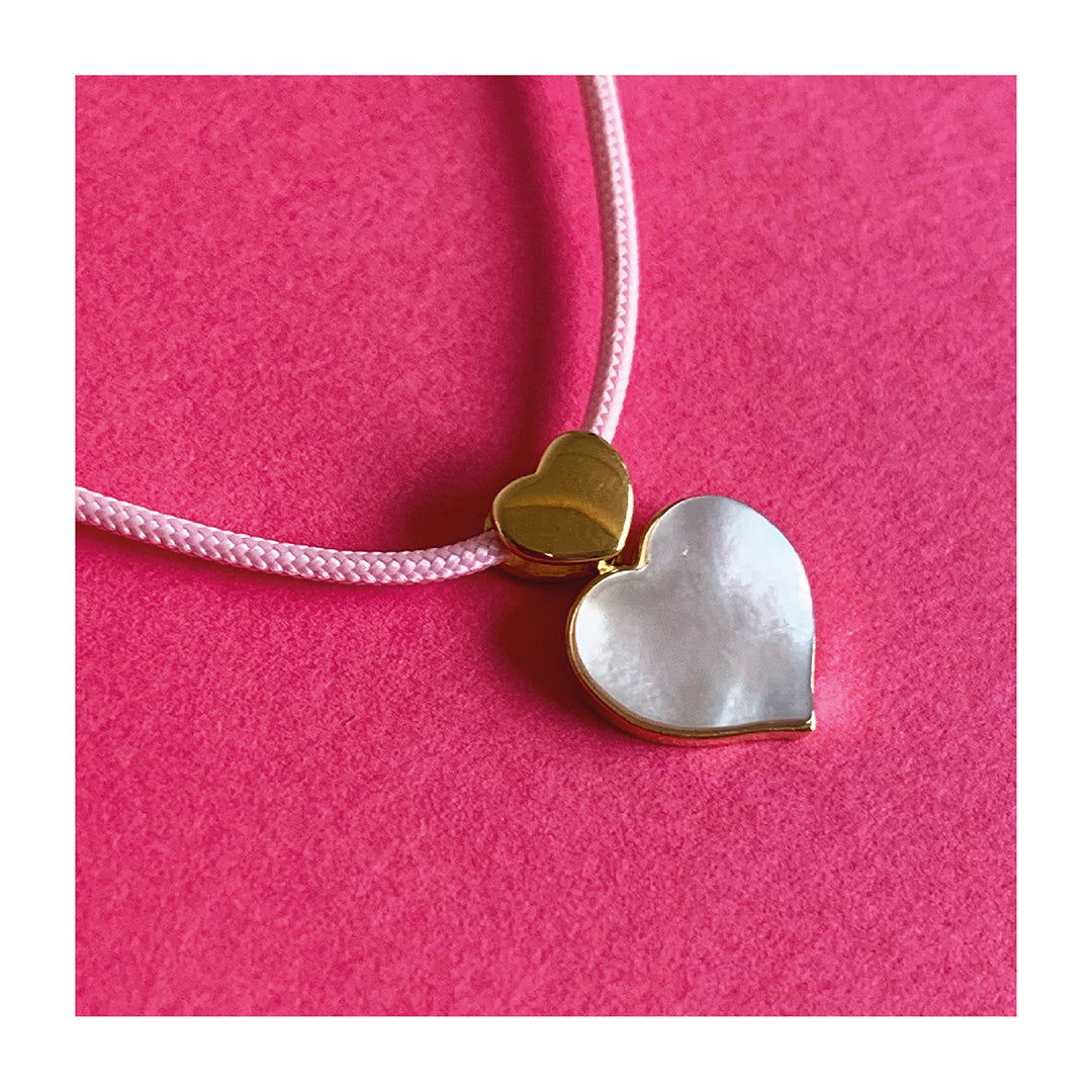 Collana in oro con cuore, madreperla e cordino rosa