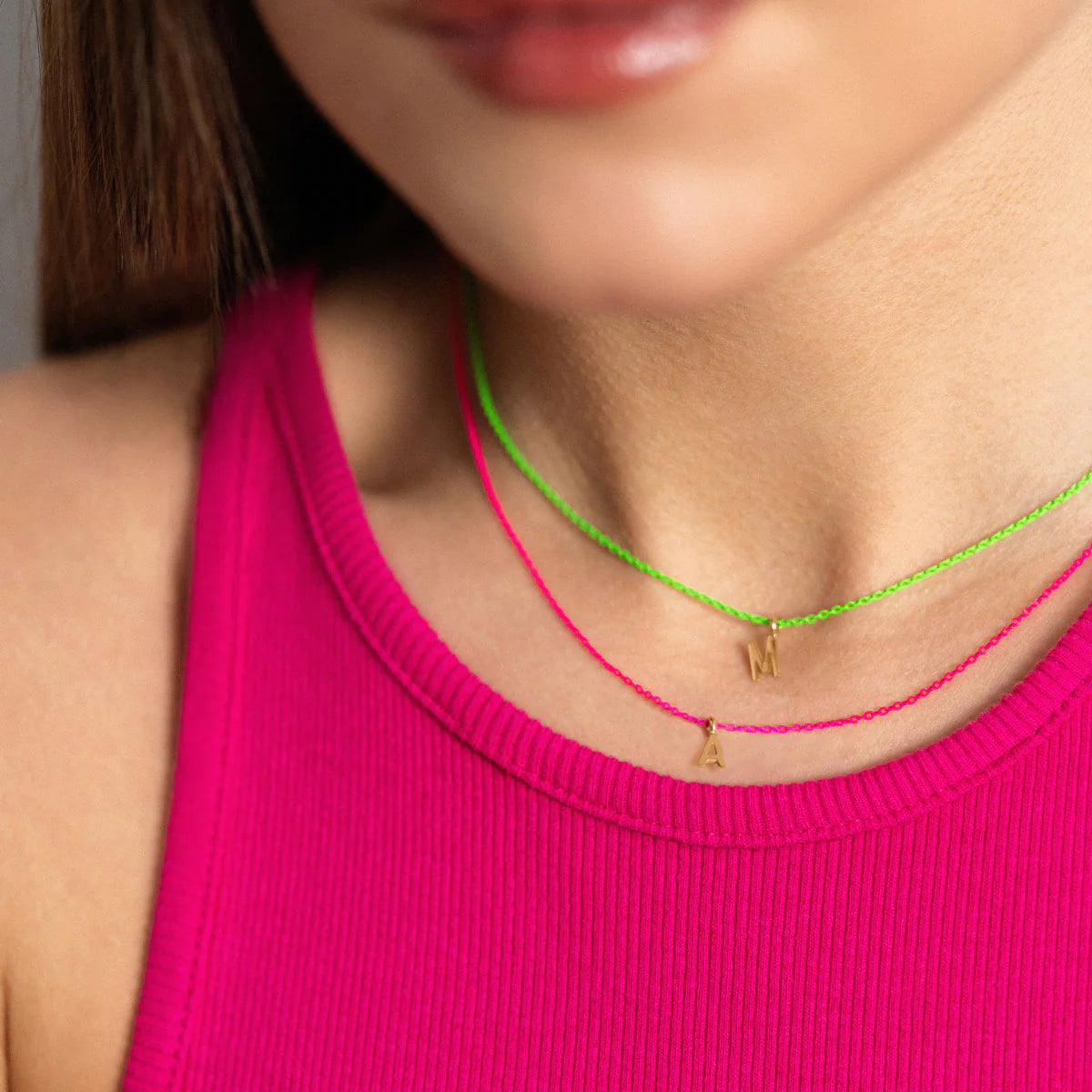 Girocollo Lettera Fucsia Fluo - Oro 18kt